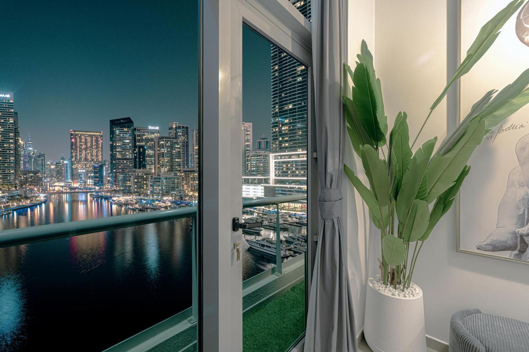 شقة A Marina Luxe Retreat دبي