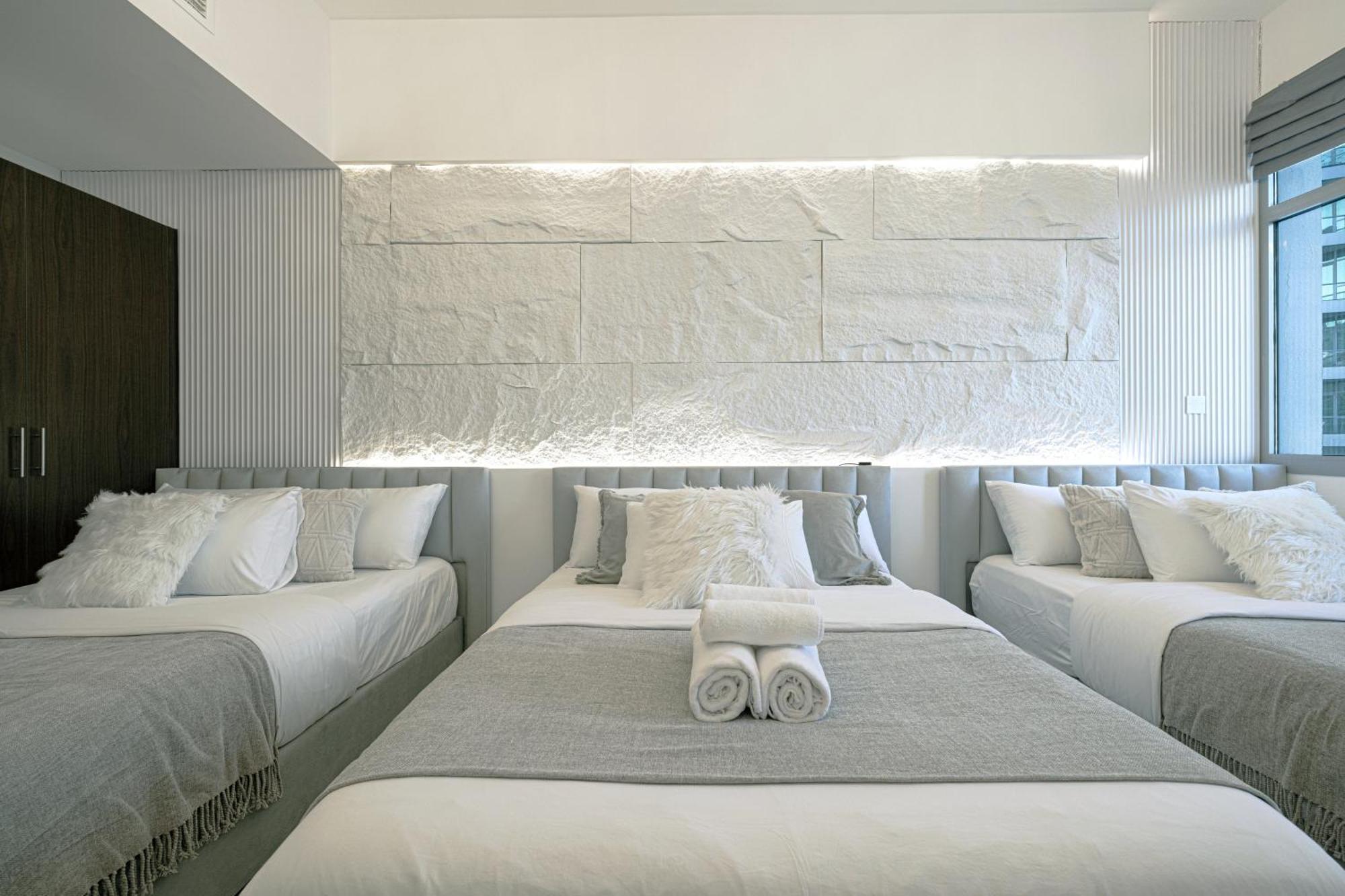 A Marina Luxe Retreat * دبي
